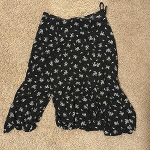 Adorable floral maxi skirt, Brand is Liz Claiborne size 16